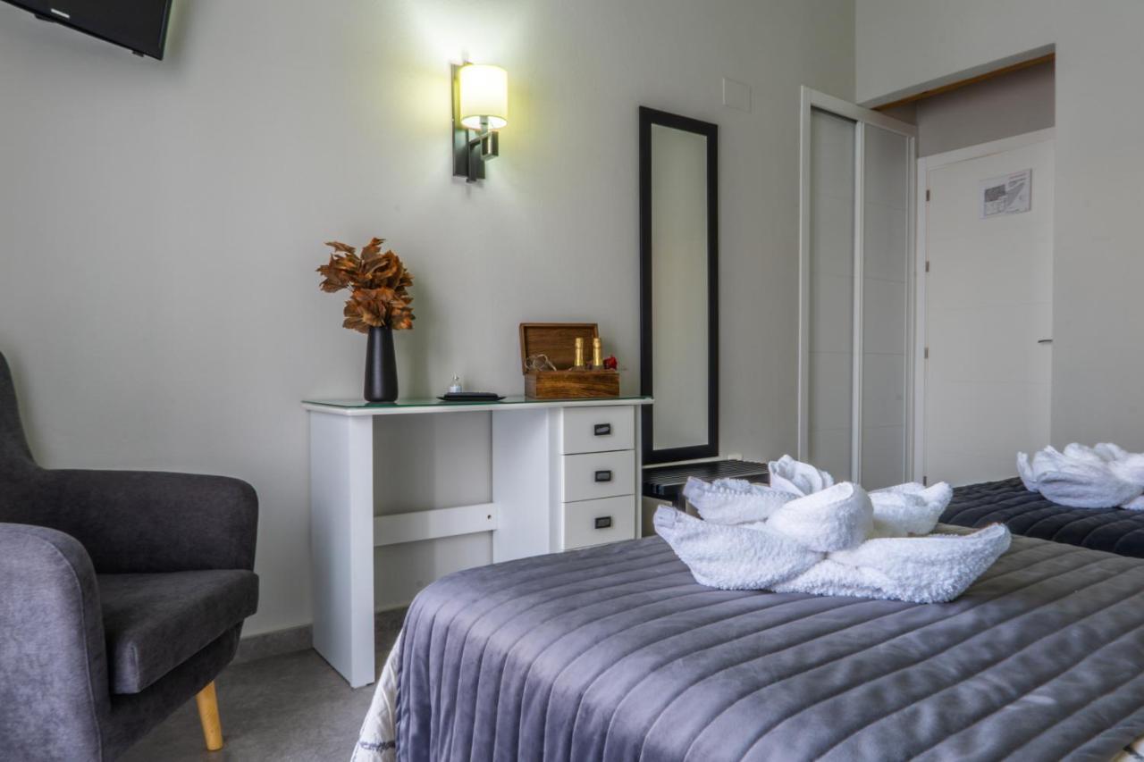 Apartamentos Turísticos El Altozano Fuentes de León Exterior foto